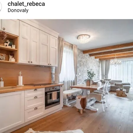 Rebeca 12 Beds *
